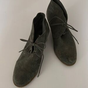 Franco Sarto suede wedge ankle boots 8.5M gray